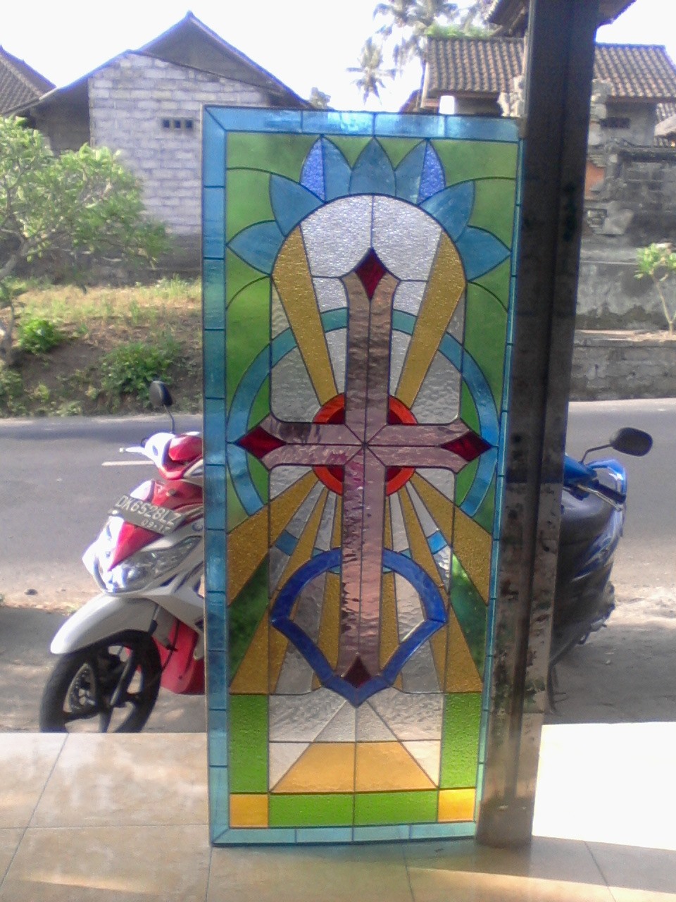 Kaca Patri dan Kaca Grafir di Bali