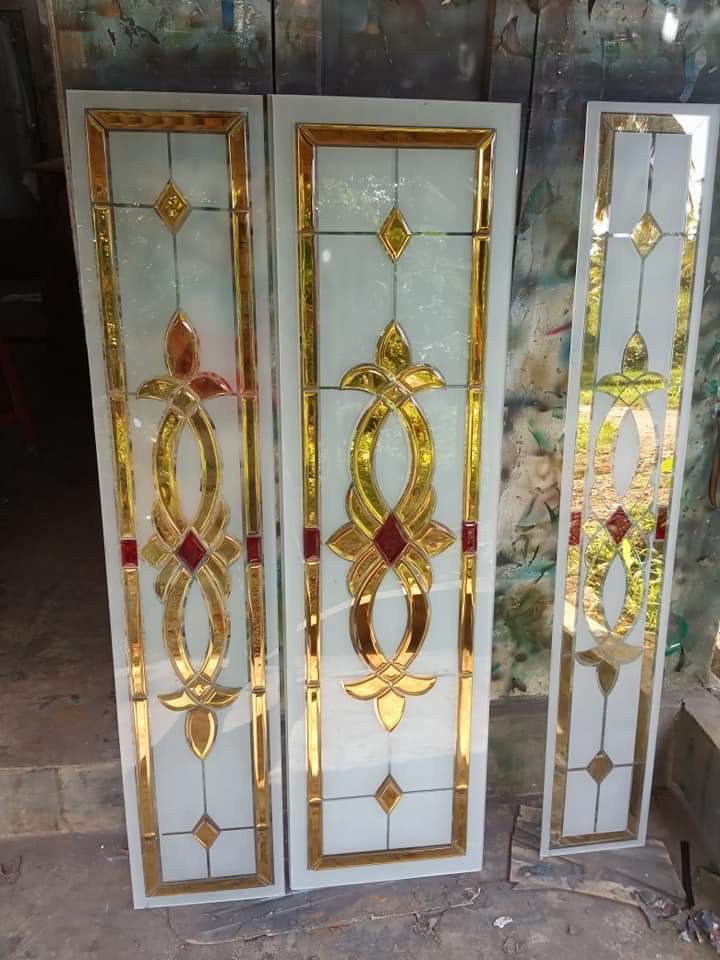 Kaca Patri dan Kaca Grafir di Bali