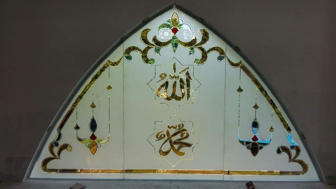 Kaca Patri dan Kaca Grafir di Bali