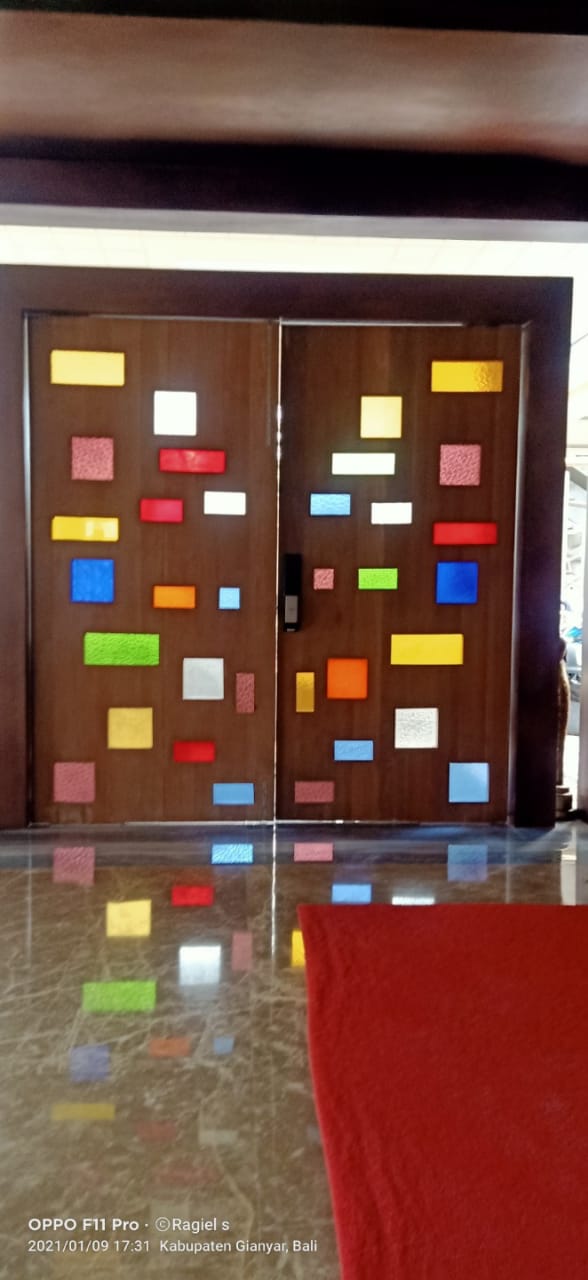 Kaca Patri dan Kaca Grafir di Bali