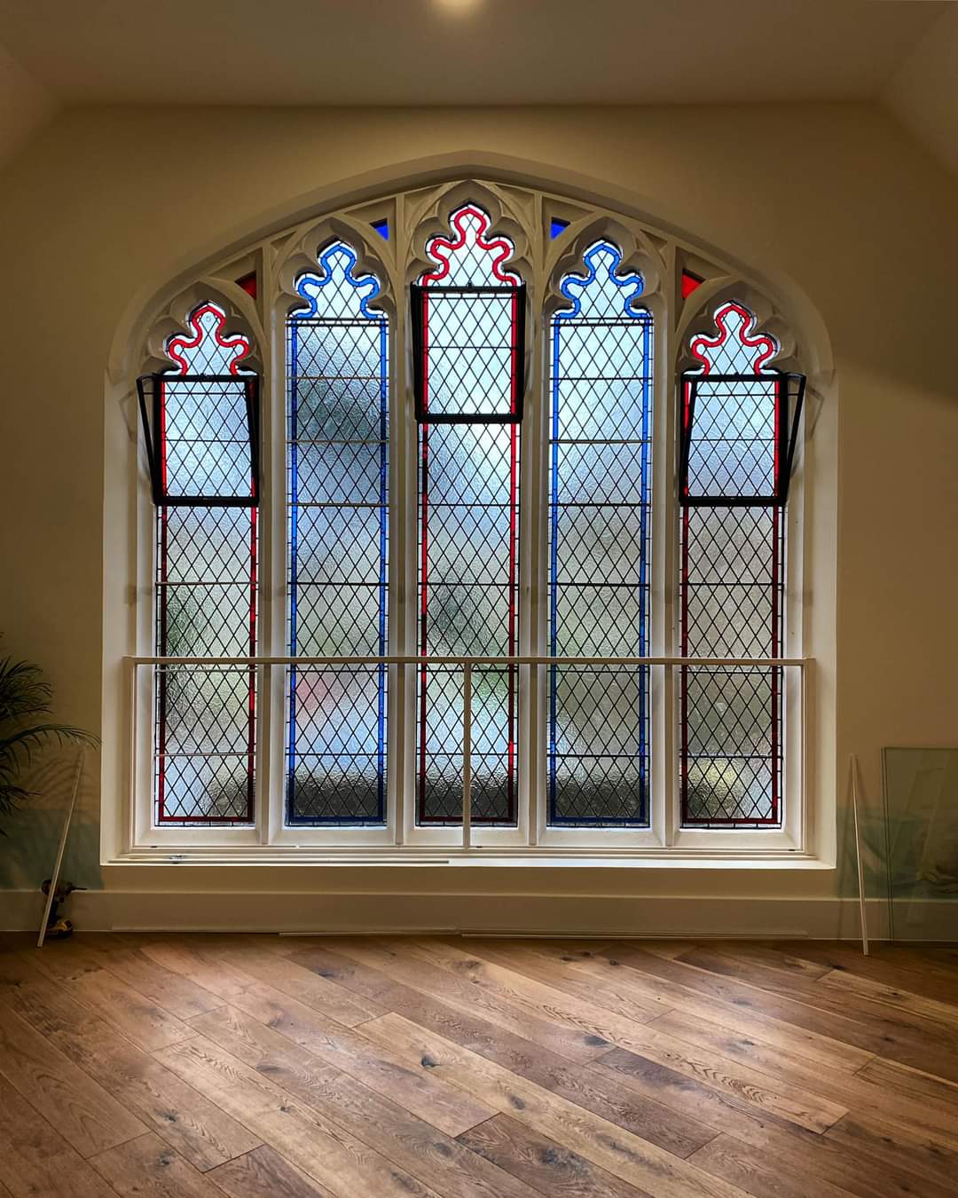 Kaca Patri dan Kaca Grafir di Bali