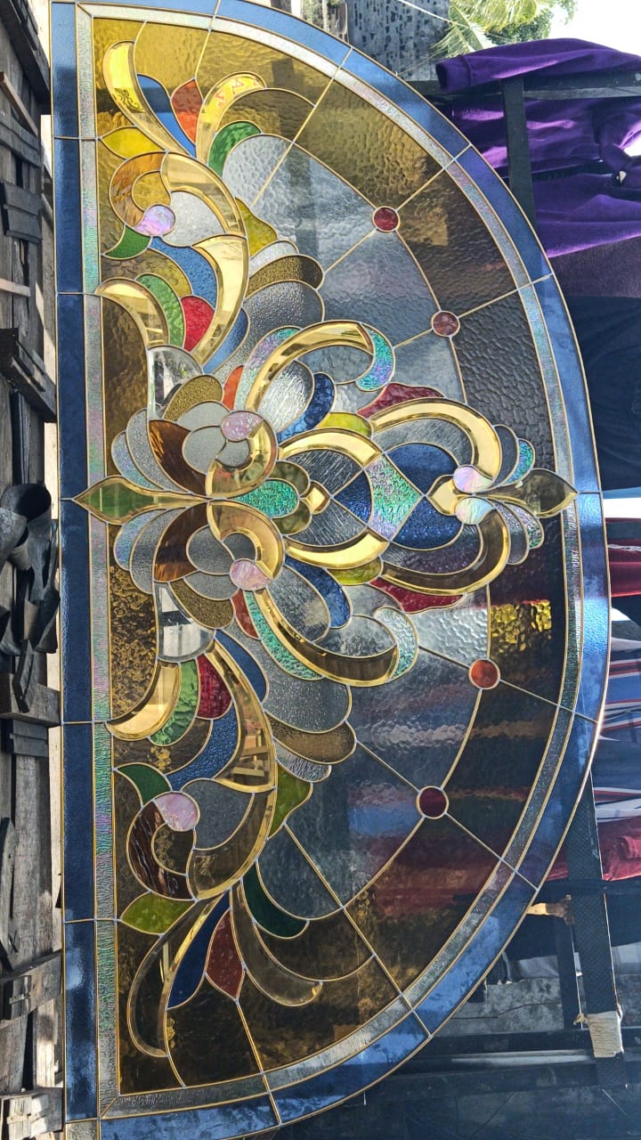 Kaca Patri dan Kaca Grafir di Bali