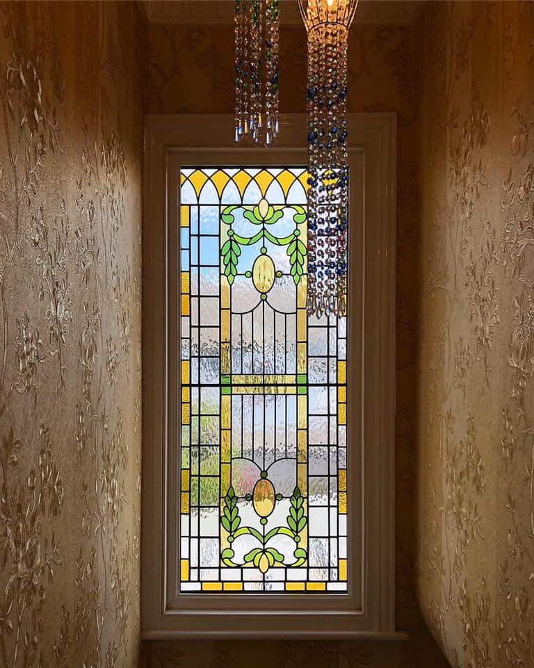 Kaca Patri dan Kaca Grafir di Bali