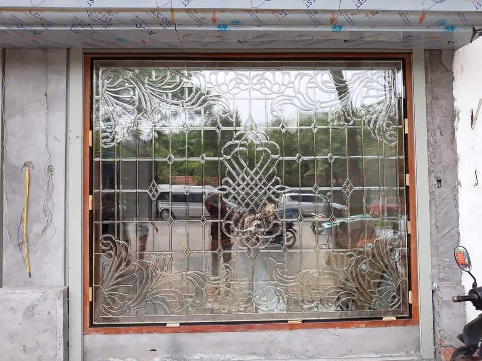 Kaca Patri dan Kaca Grafir di Bali