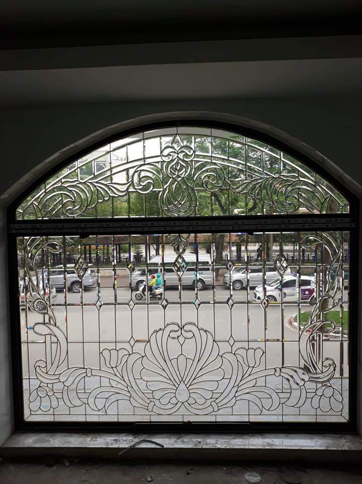 Kaca Patri dan Kaca Grafir di Bali