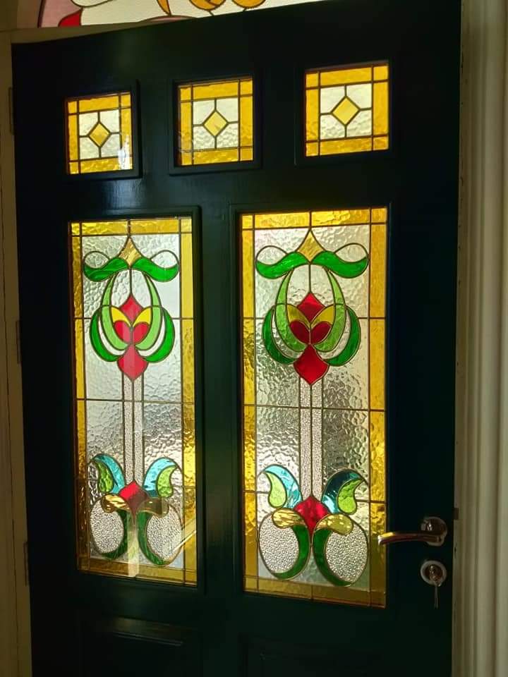 Kaca Patri dan Kaca Grafir di Bali