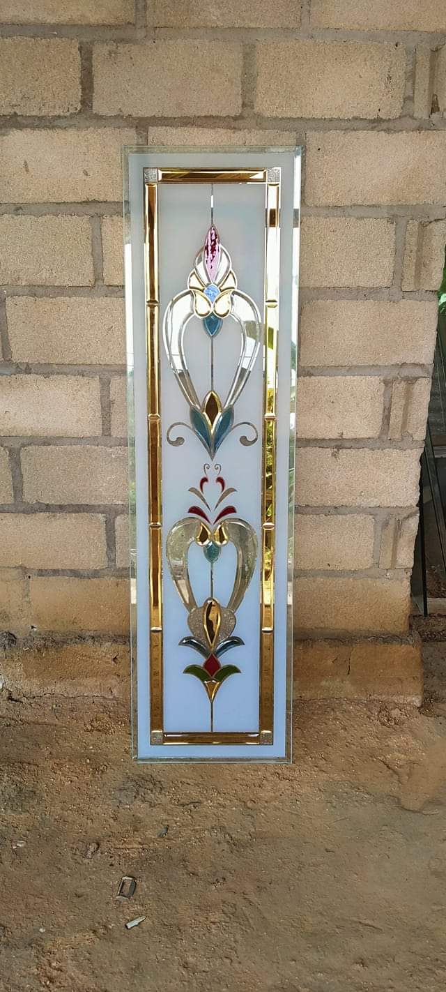 Kaca Patri dan Kaca Grafir di Bali