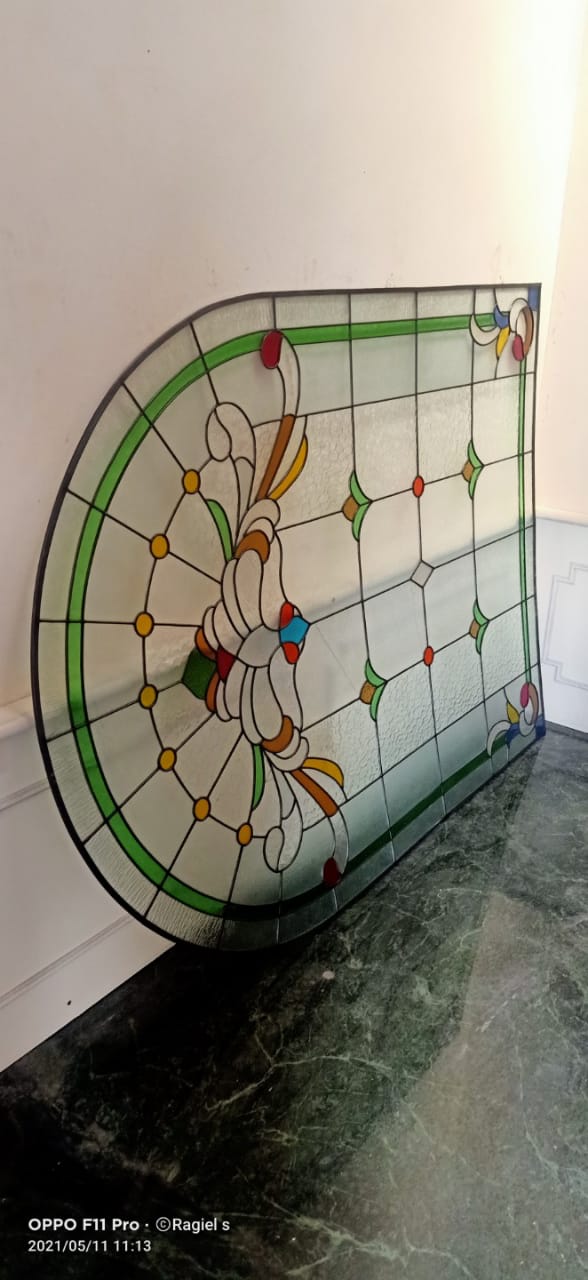 Kaca Patri dan Kaca Grafir di Bali