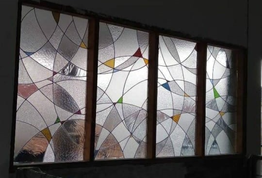 Kaca Patri dan Kaca Grafir di Bali