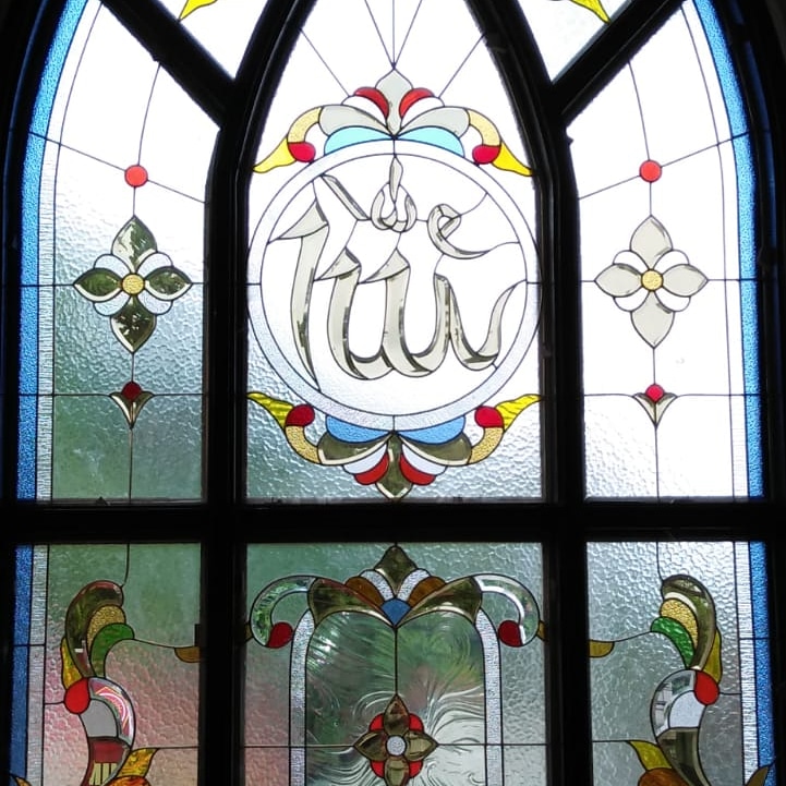 Kaca Patri dan Kaca Grafir di Bali