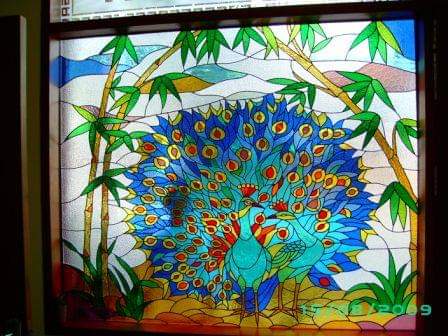 Kaca Patri dan Kaca Grafir di Bali