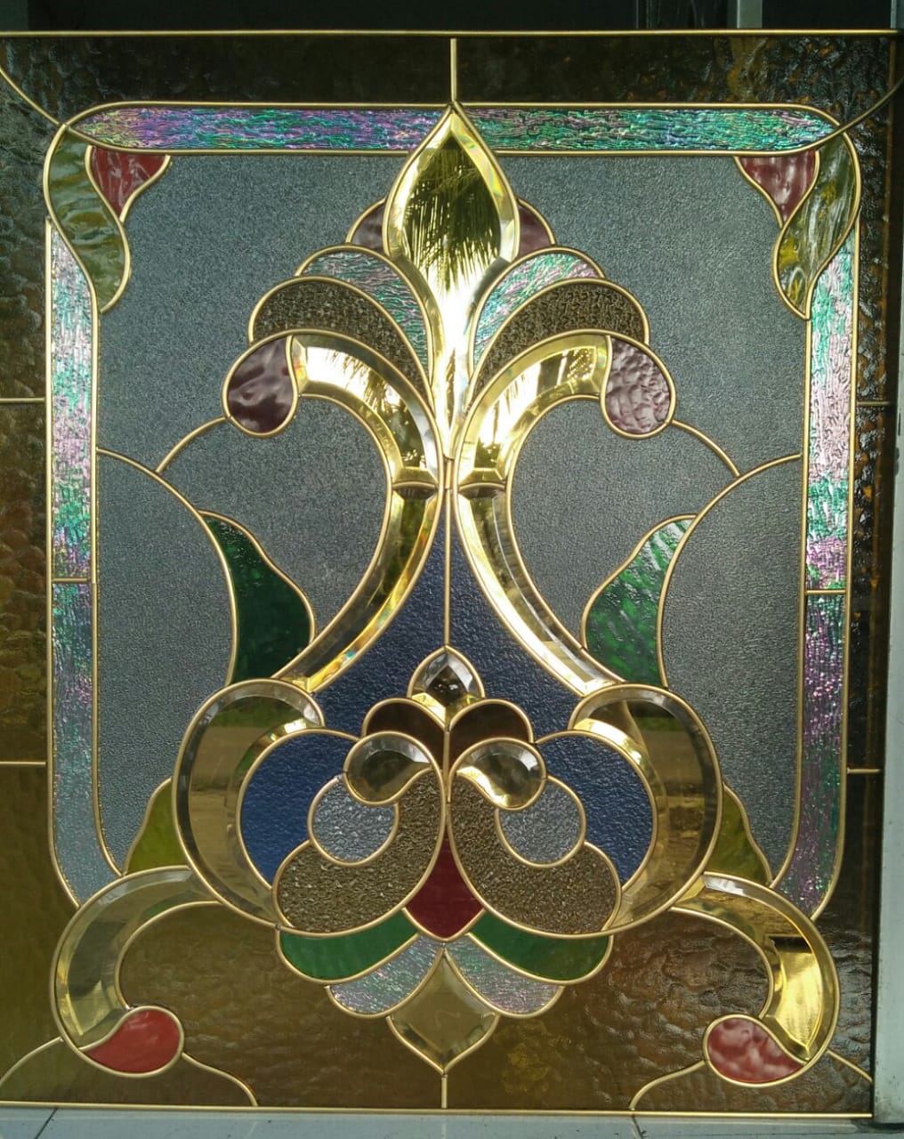 Kaca Patri dan Kaca Grafir di Bali