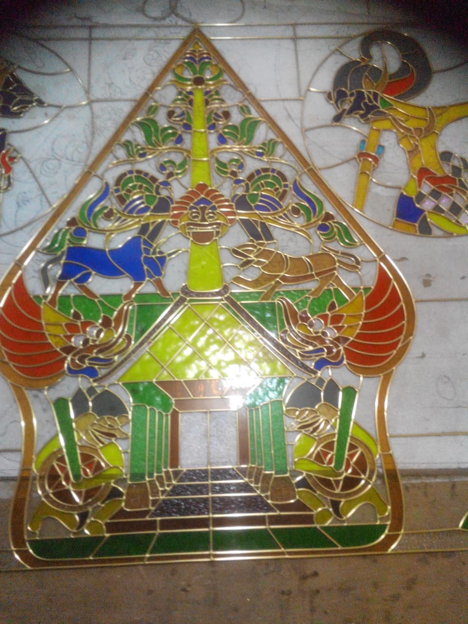 Kaca Patri dan Kaca Grafir di Bali