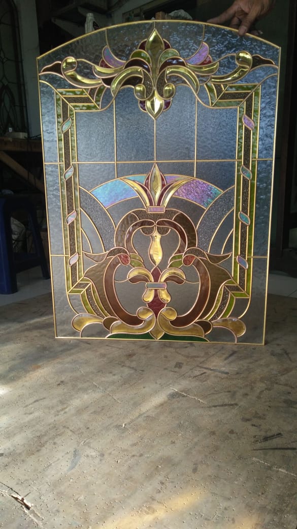 Kaca Patri dan Kaca Grafir di Bali