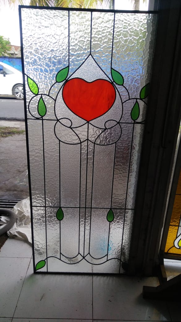 Kaca Patri dan Kaca Grafir di Bali