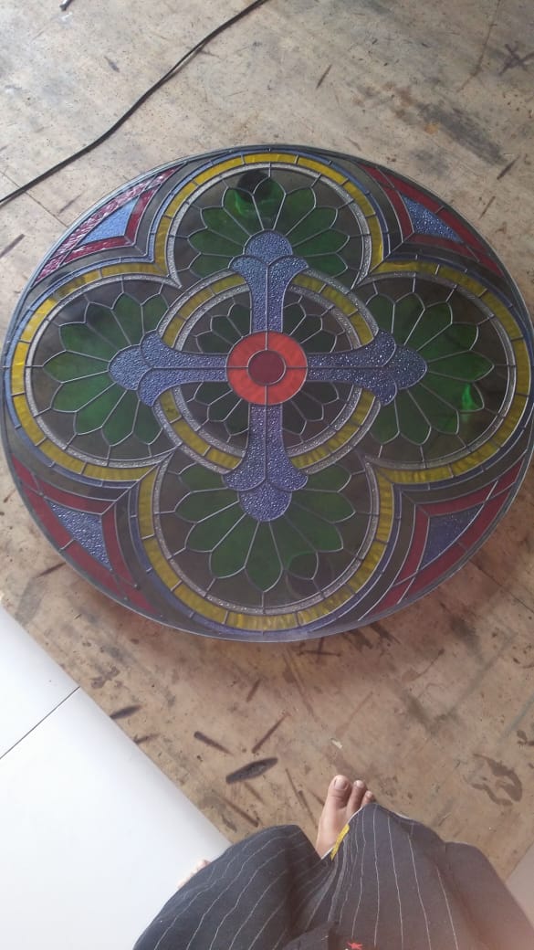 Kaca Patri dan Kaca Grafir di Bali