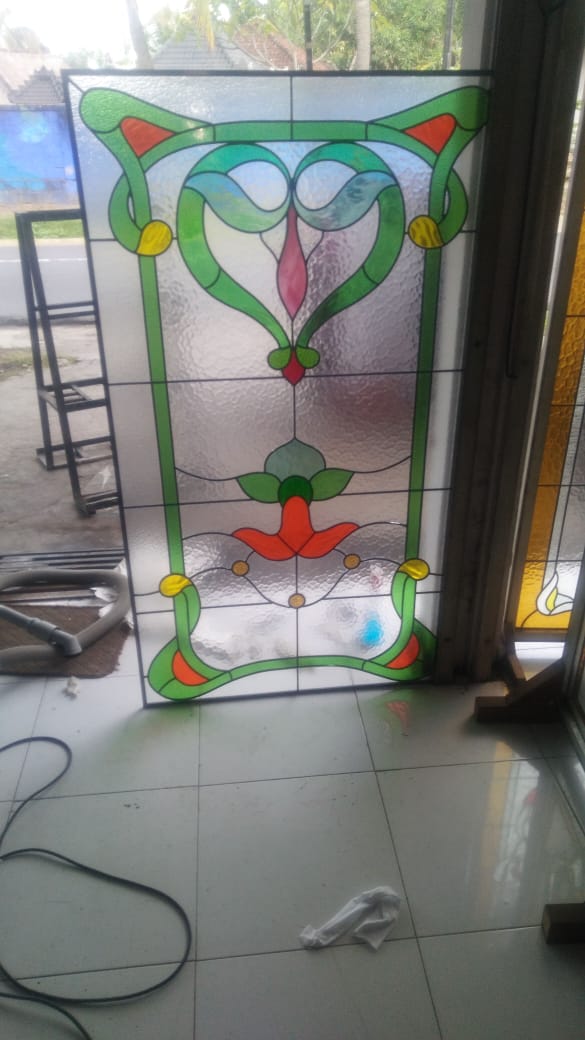 Kaca Patri dan Kaca Grafir di Bali