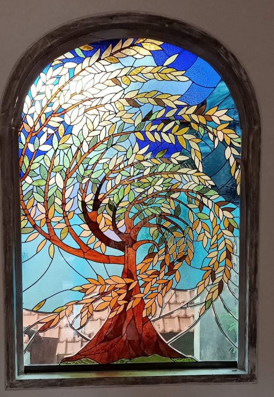 Kaca Patri dan Kaca Grafir di Bali