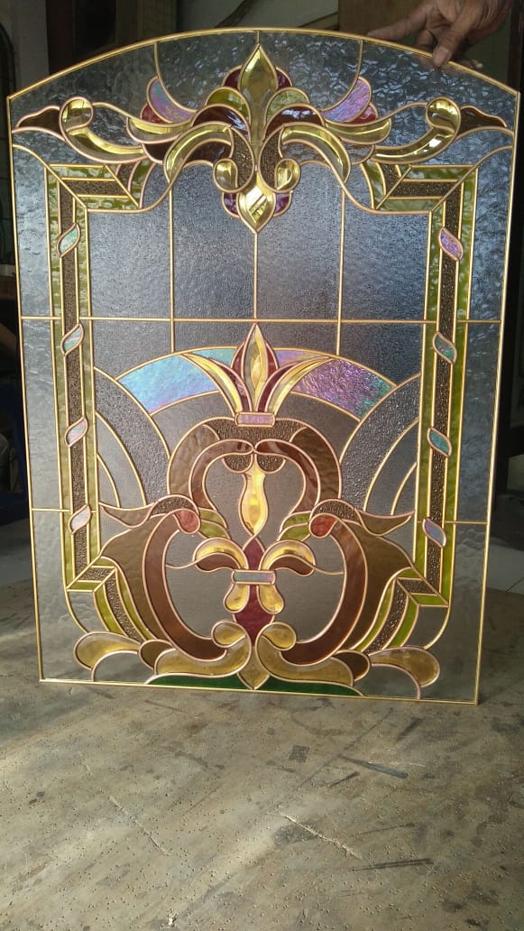 Kaca Patri dan Kaca Grafir di Bali