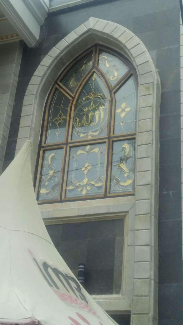 Kaca Patri dan Kaca Grafir di Bali