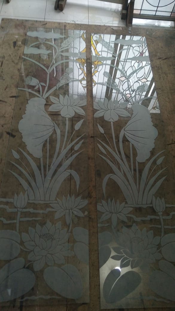 Kaca Patri dan Kaca Grafir di Bali