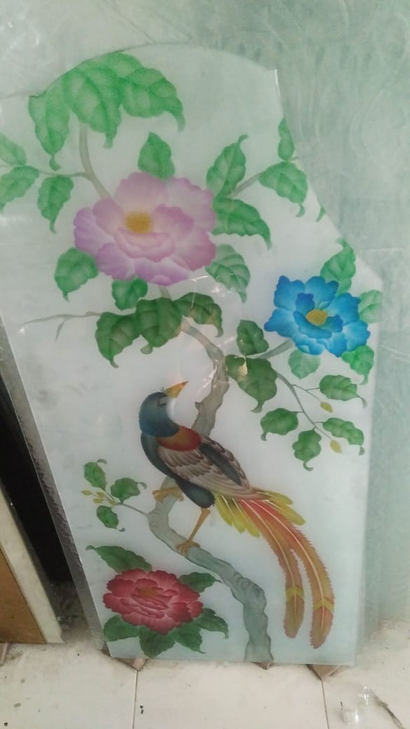 Kaca Patri dan Kaca Grafir di Bali