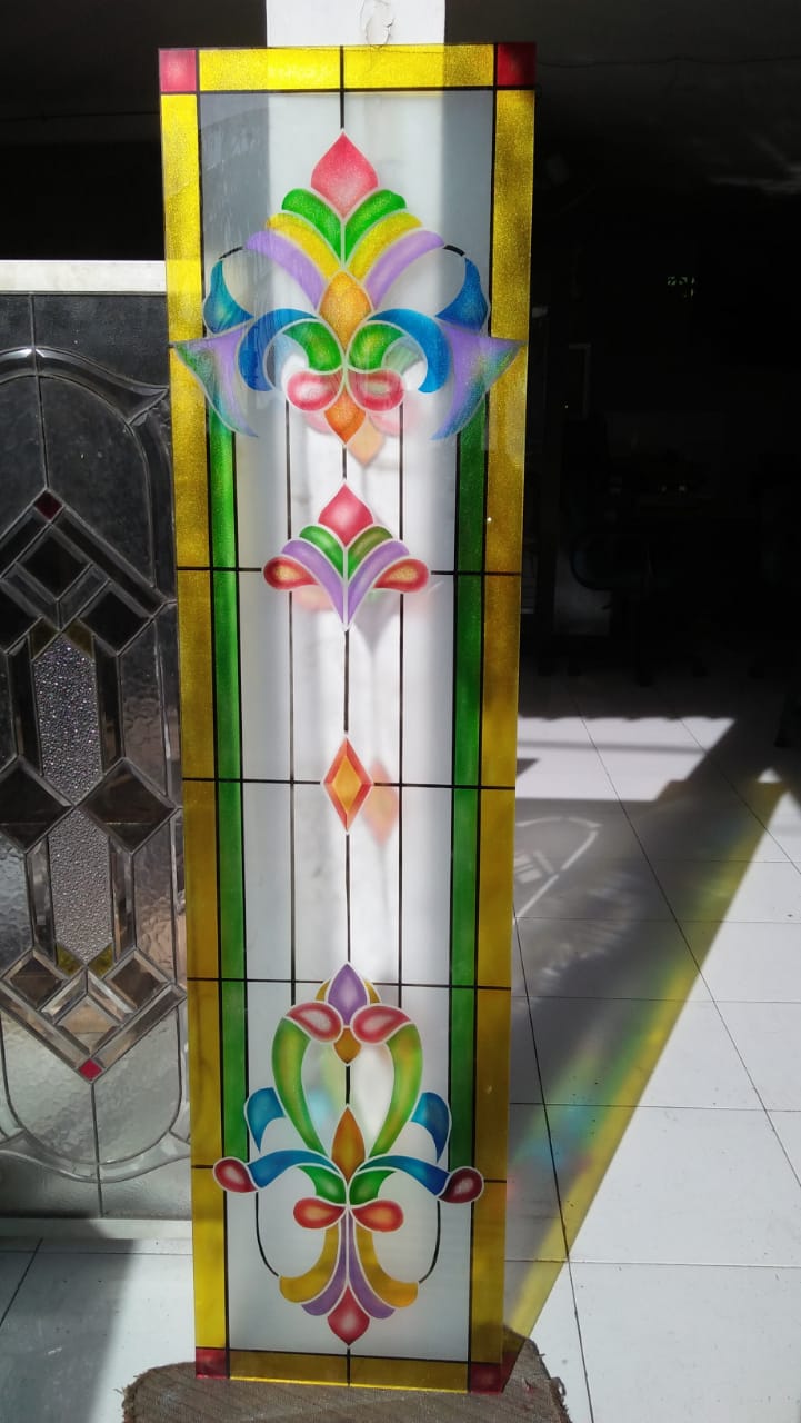 Kaca Patri dan Kaca Grafir di Bali