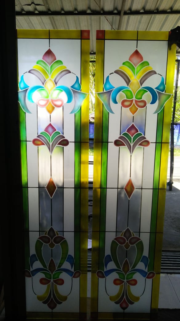 Kaca Patri dan Kaca Grafir di Bali