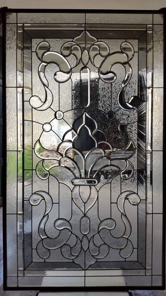 Kaca Patri dan Kaca Grafir di Bali