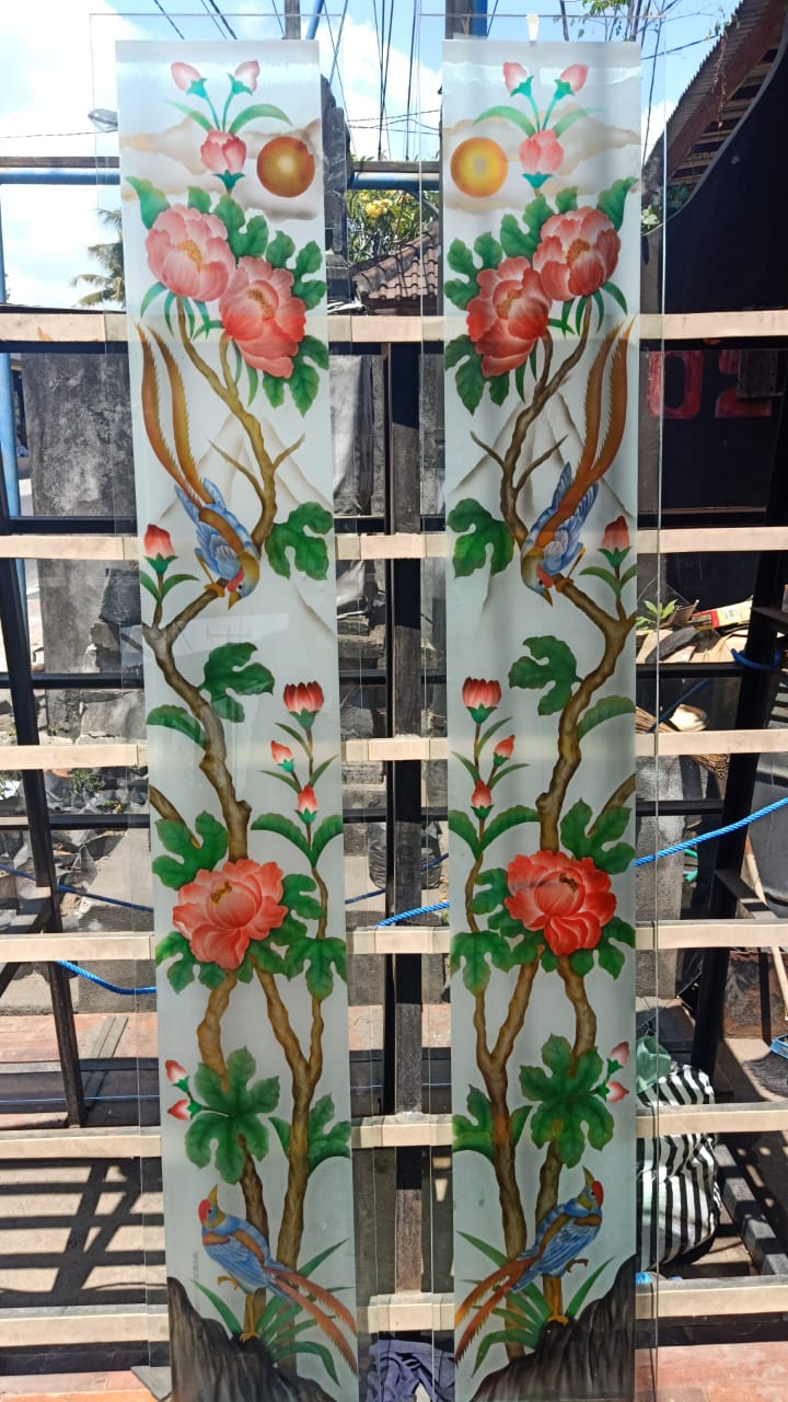 Kaca Patri dan Kaca Grafir di Bali