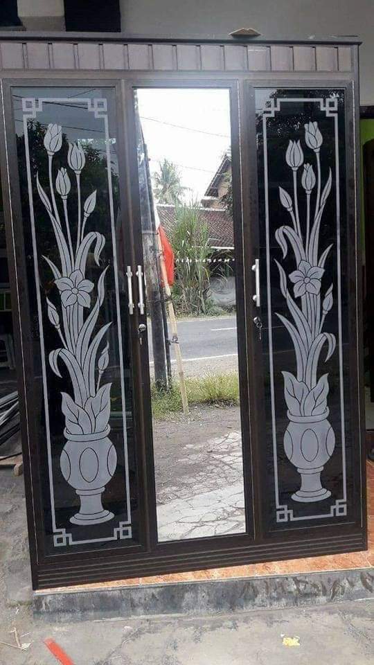 Kaca Patri dan Kaca Grafir di Bali