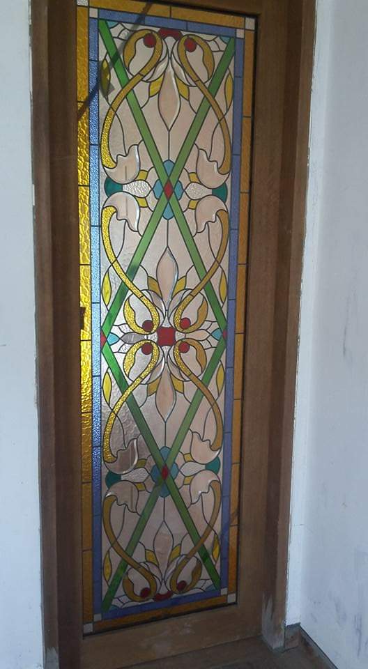 Kaca Patri dan Kaca Grafir di Bali