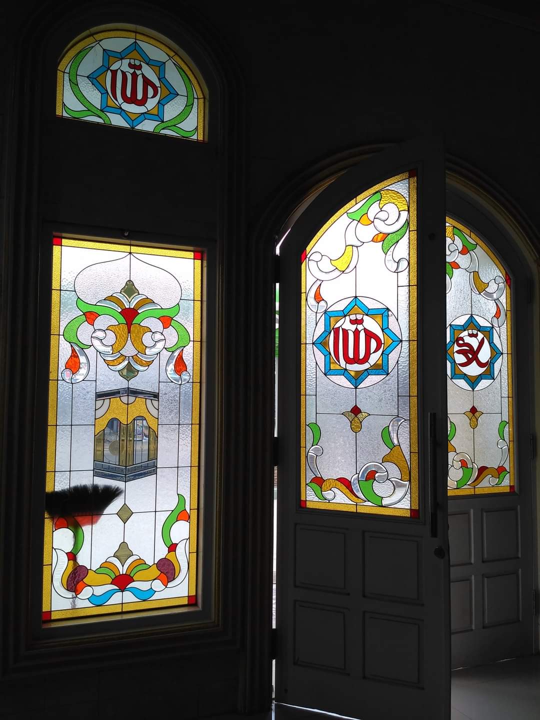 Kaca Patri dan Kaca Grafir di Bali