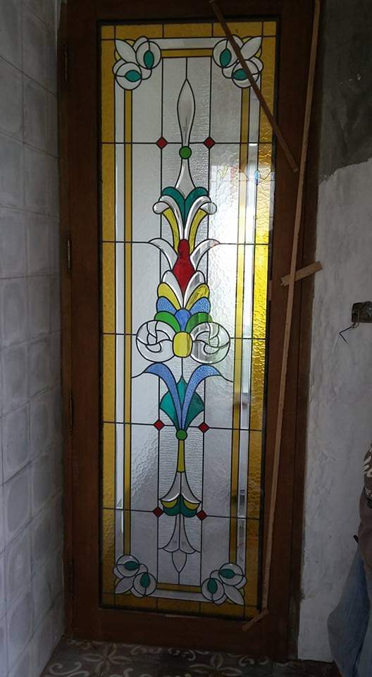 Kaca Patri dan Kaca Grafir di Bali