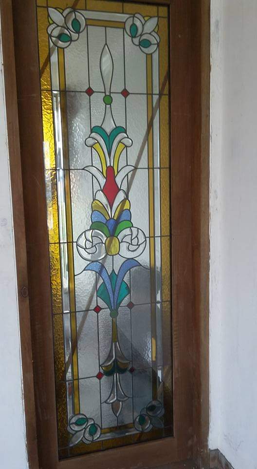 Kaca Patri dan Kaca Grafir di Bali