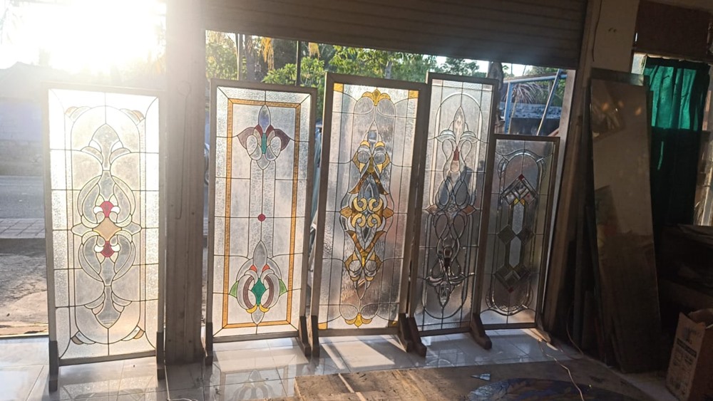 Kaca Patri dan Kaca Grafir di Bali