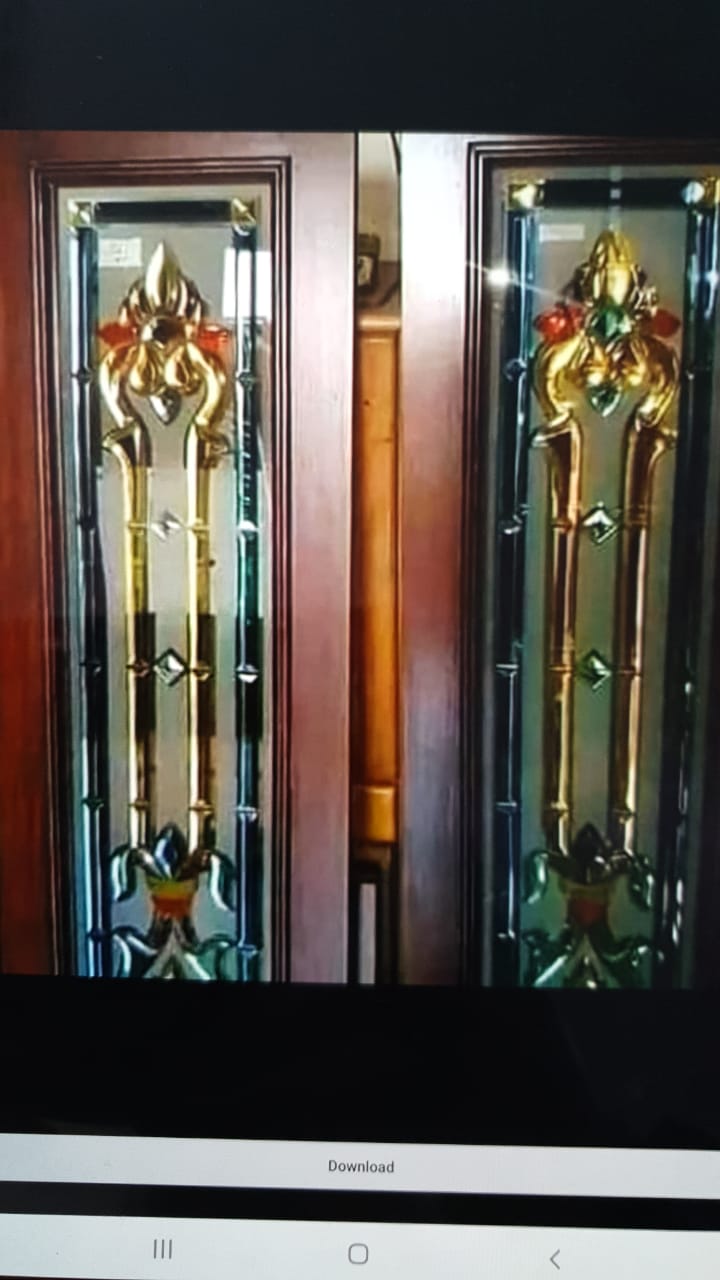 Kaca Patri dan Kaca Grafir di Bali