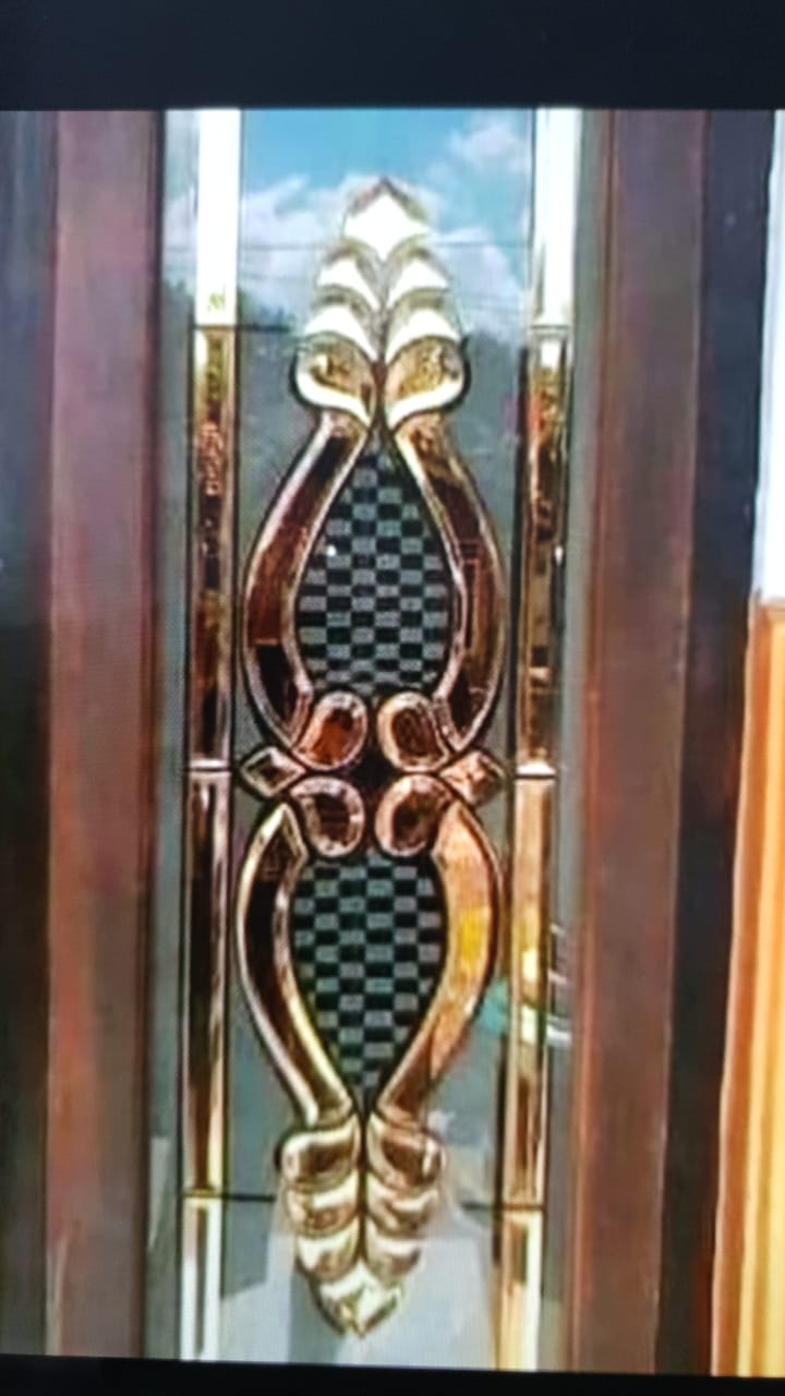 Kaca Patri dan Kaca Grafir di Bali