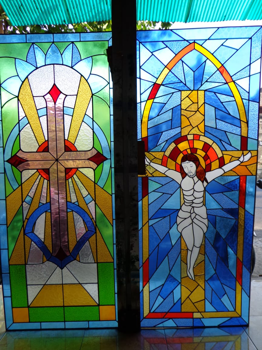 Kaca Patri dan Kaca Grafir di Bali