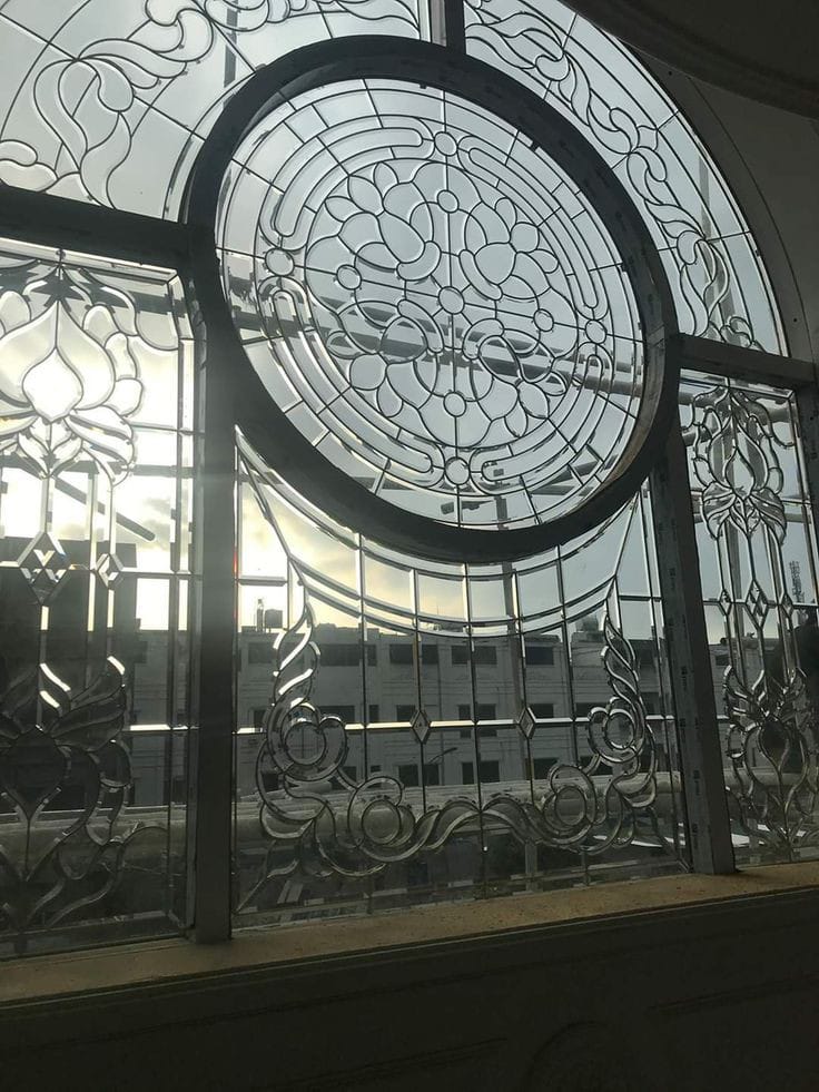 Kaca Patri dan Kaca Grafir di Bali