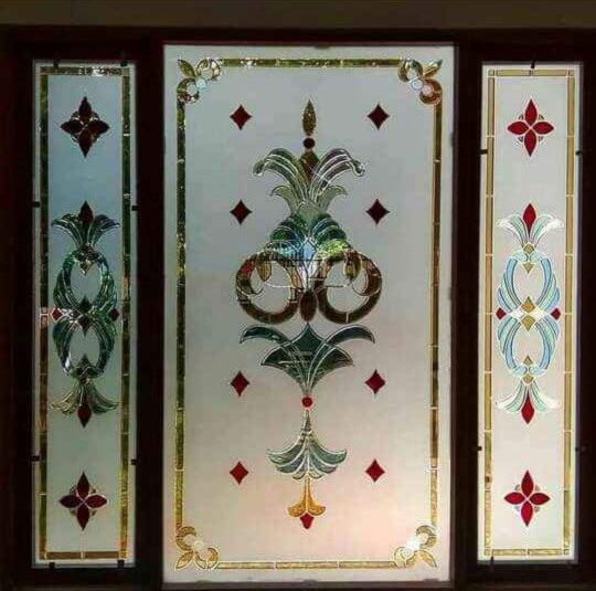 Kaca Patri dan Kaca Grafir di Bali