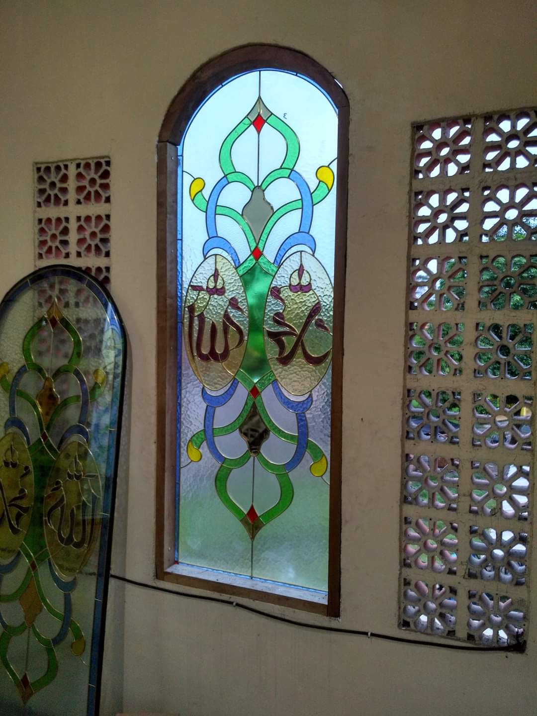 Kaca Patri dan Kaca Grafir di Bali