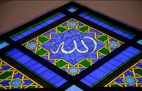 Kaca Patri dan Kaca Grafir di Bali