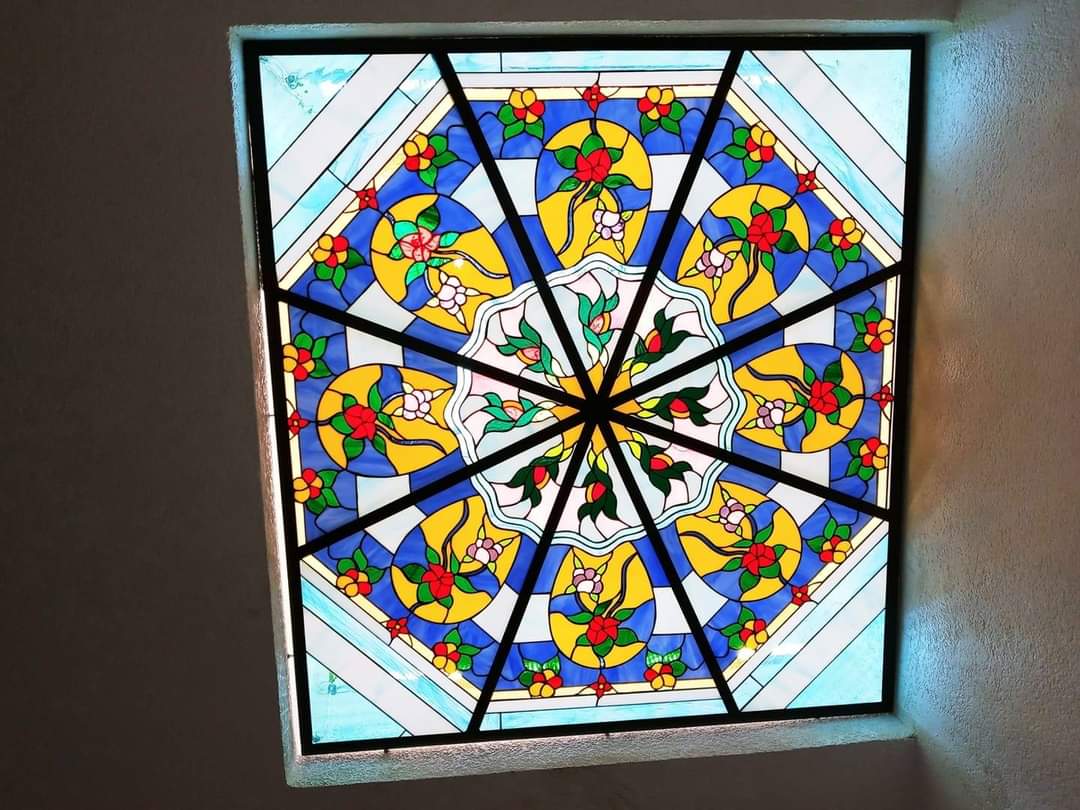 Kaca Patri dan Kaca Grafir di Bali