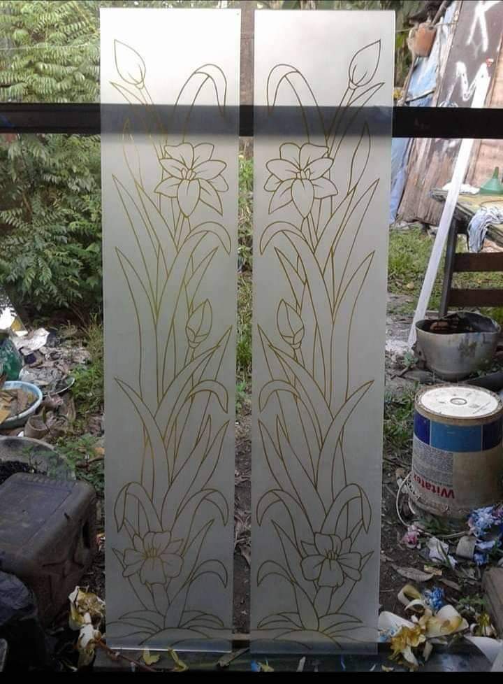 Kaca Patri dan Kaca Grafir di Bali