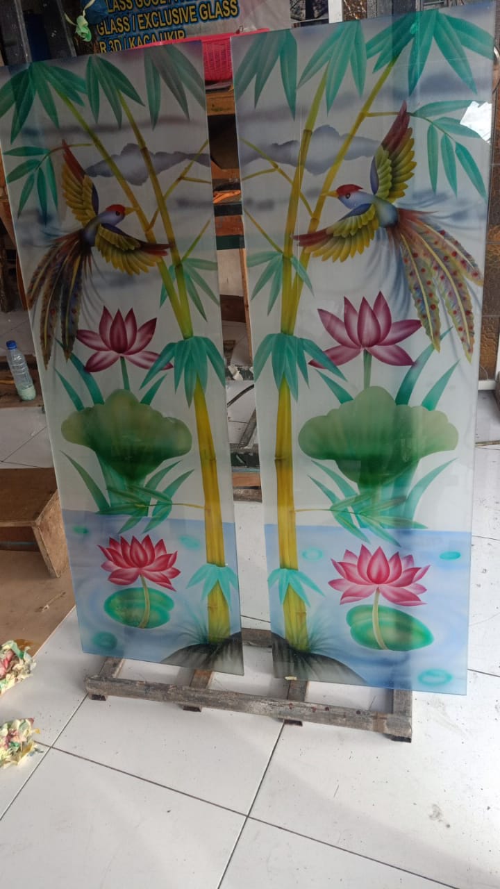 Kaca Patri dan Kaca Grafir di Bali