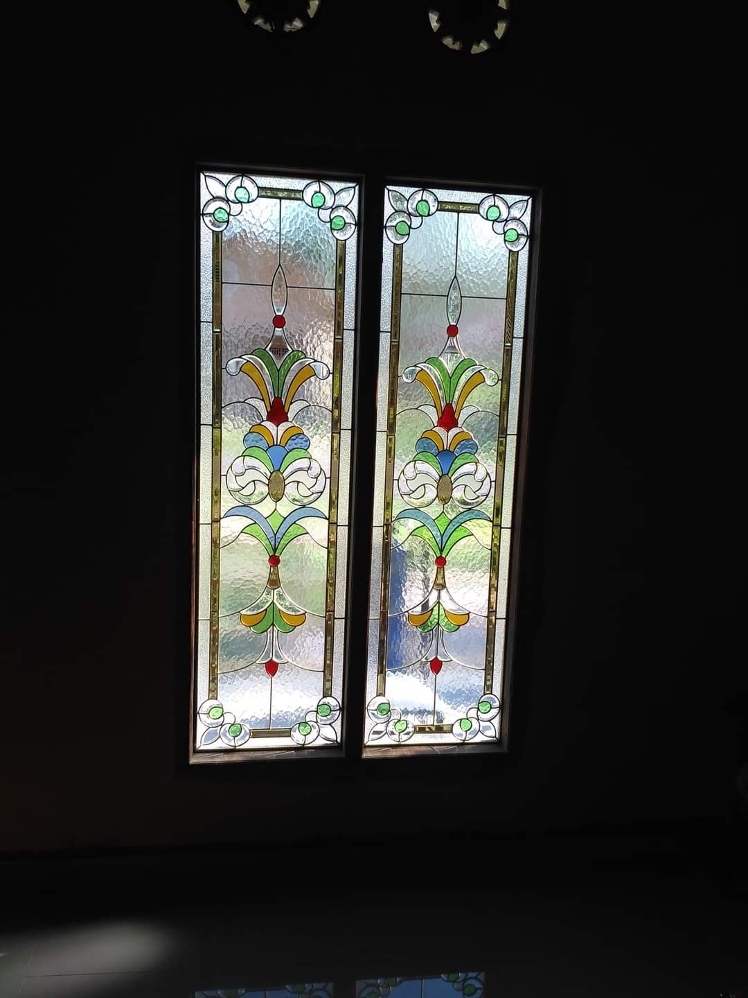 Kaca Patri dan Kaca Grafir di Bali