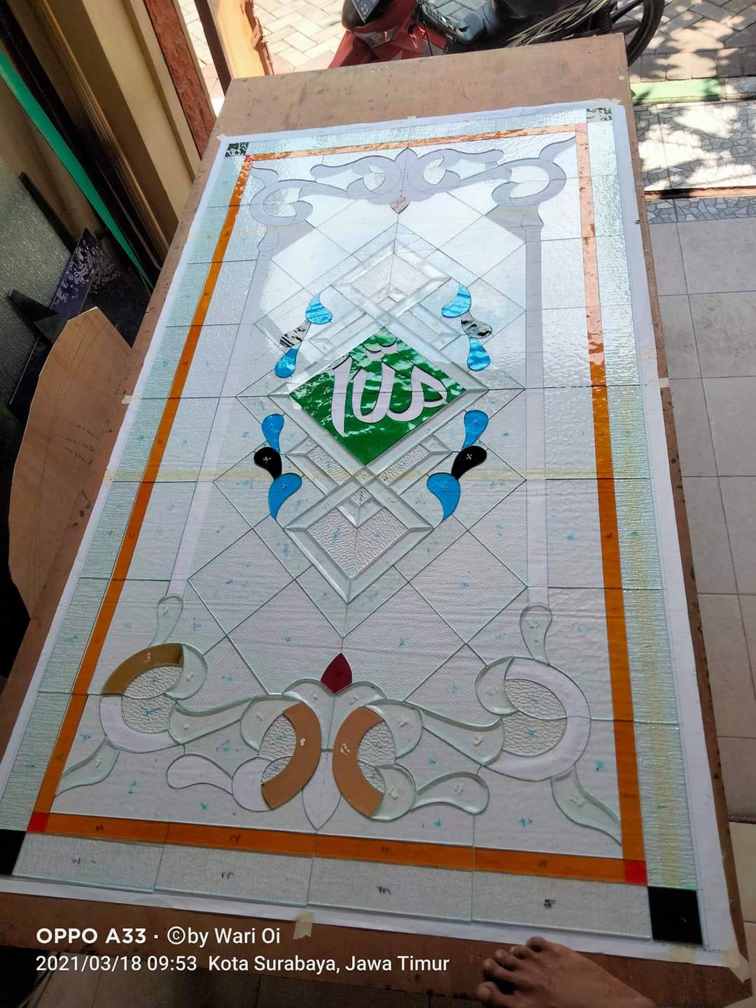 Kaca Patri dan Kaca Grafir di Bali