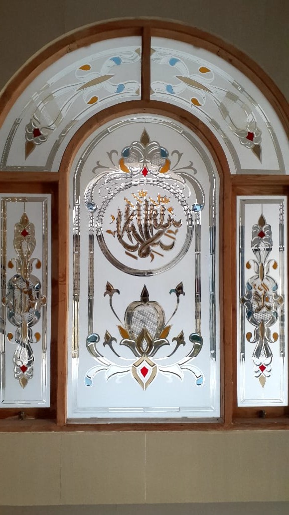 Kaca Patri dan Kaca Grafir di Bali