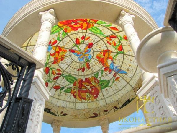 Kaca Patri dan Kaca Grafir di Bali